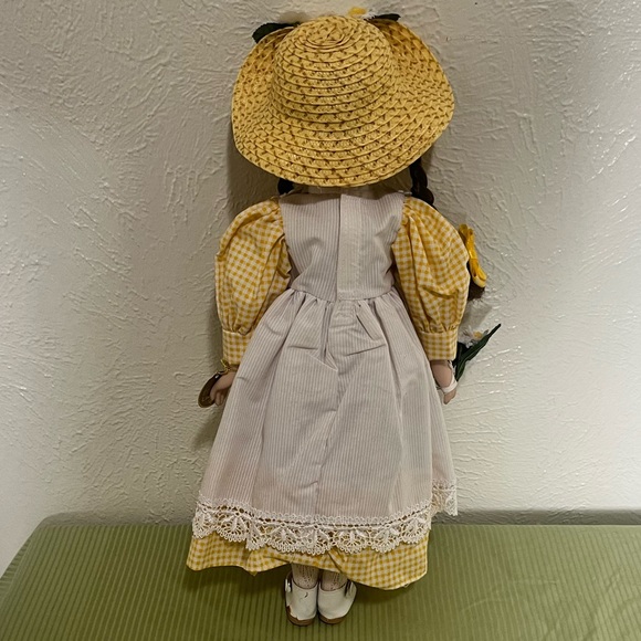 Vintage limited edition Crowne fine porcelain doll with cute sunflower accents - Picture 8 of 13